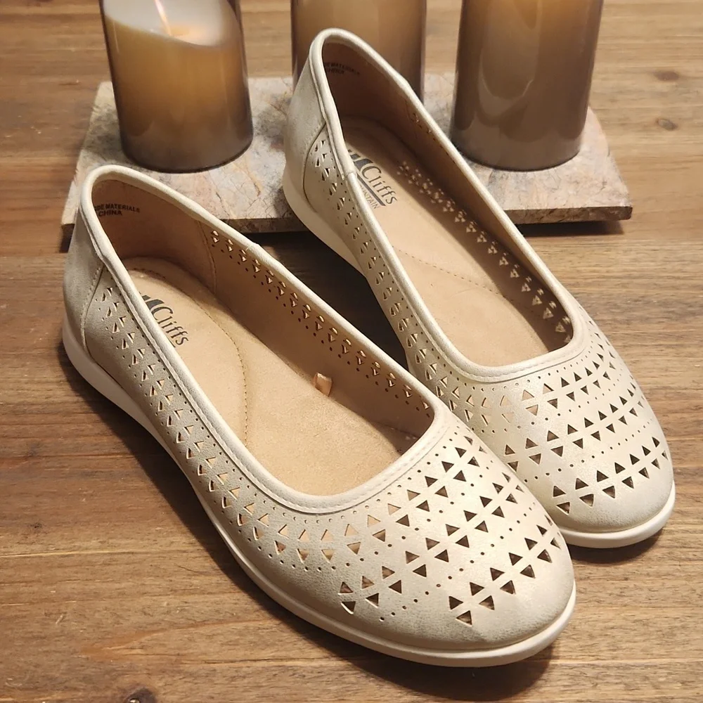 Cliffs By White Mountain Cut-Out Flats, Size 10M - Picture 2 of 9